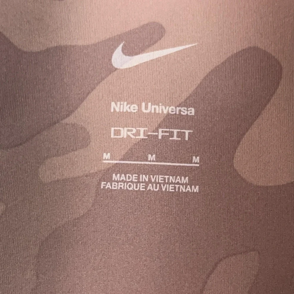 Nike Pants Womens M Red Camo Ankle Leggings Dri FIT Universa Yoga Gym Workout